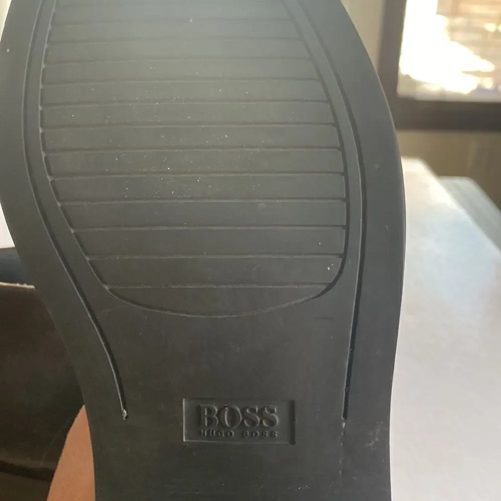 BOSS by Hugo Boss Men’s Suede Leather Chukka Boots Sz 13. Made in Italy